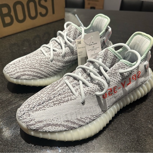 Yeezy 350 v2 in Blue Tint - Picture 1 of 11